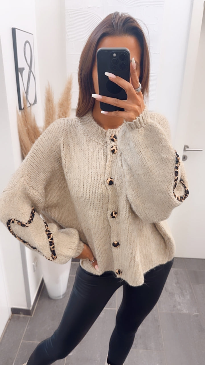 Strick Cardigan mit Leo Akzenten / beige Art. 7565