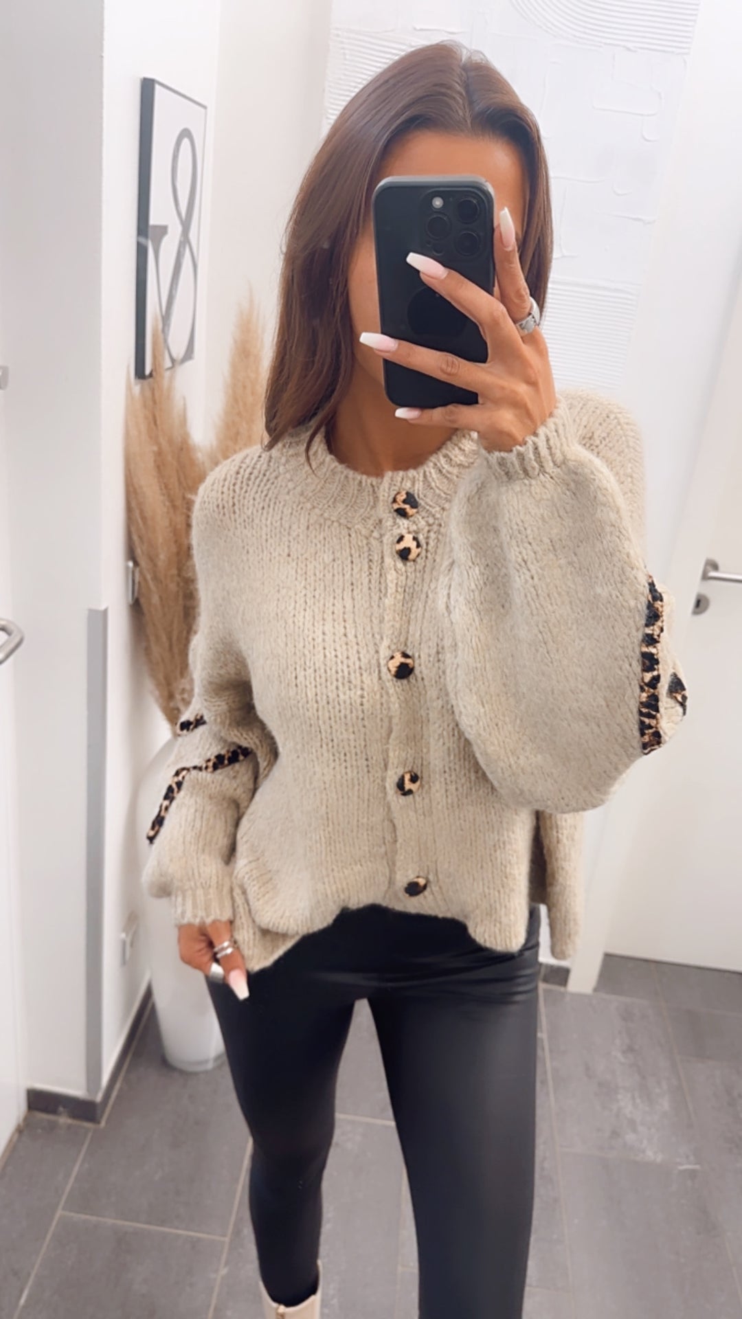 Strick Cardigan mit Leo Akzenten / beige Art. 7565