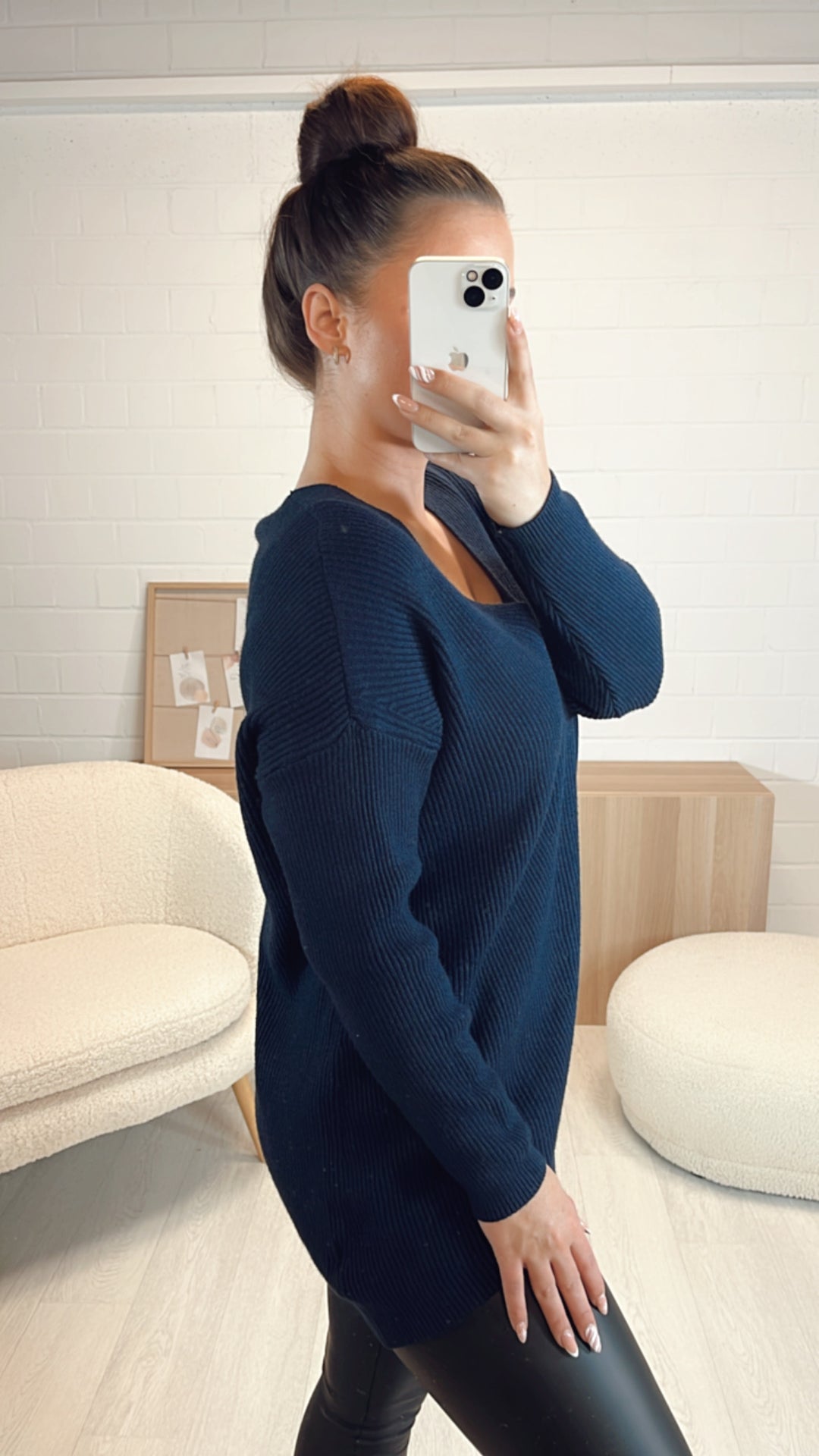 Long Pullover in Ripp Optik, V-Ausschnitt / dunkel blau Art. 8296