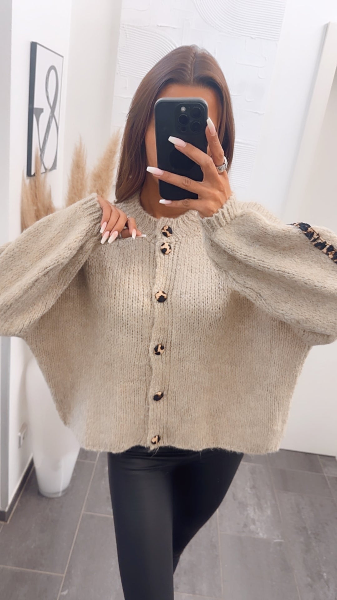 Strick Cardigan mit Leo Akzenten / beige Art. 7565