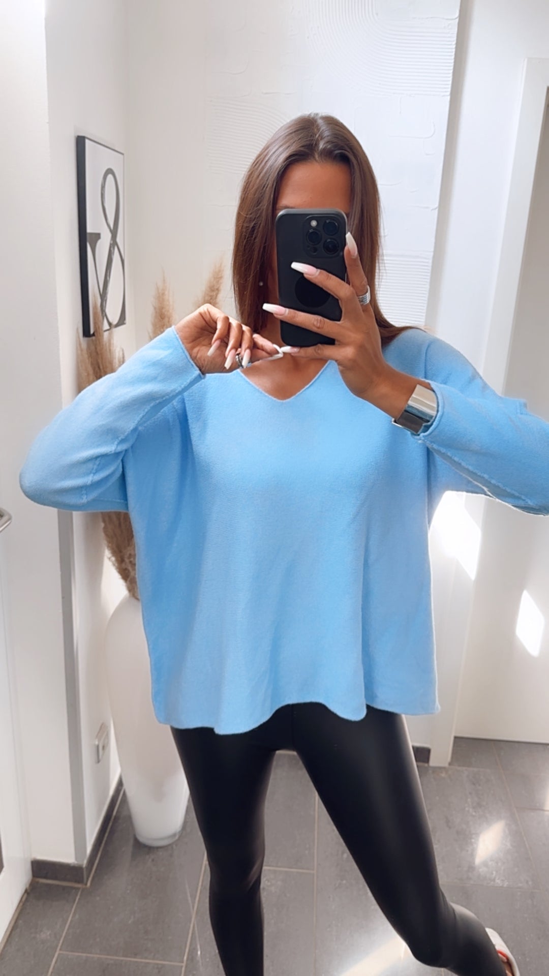 Leichter, super weicher Pullover, V-Ausschnitt / hell blau Art. 7084