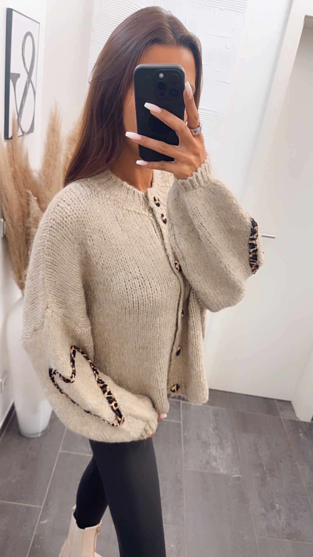 Strick Cardigan mit Leo Akzenten / beige Art. 7565