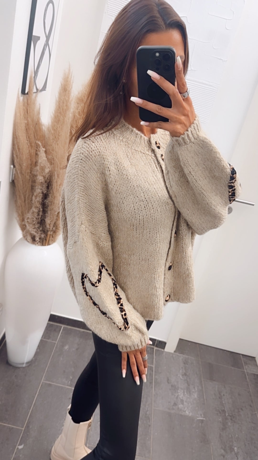 Strick Cardigan mit Leo Akzenten / beige Art. 7565