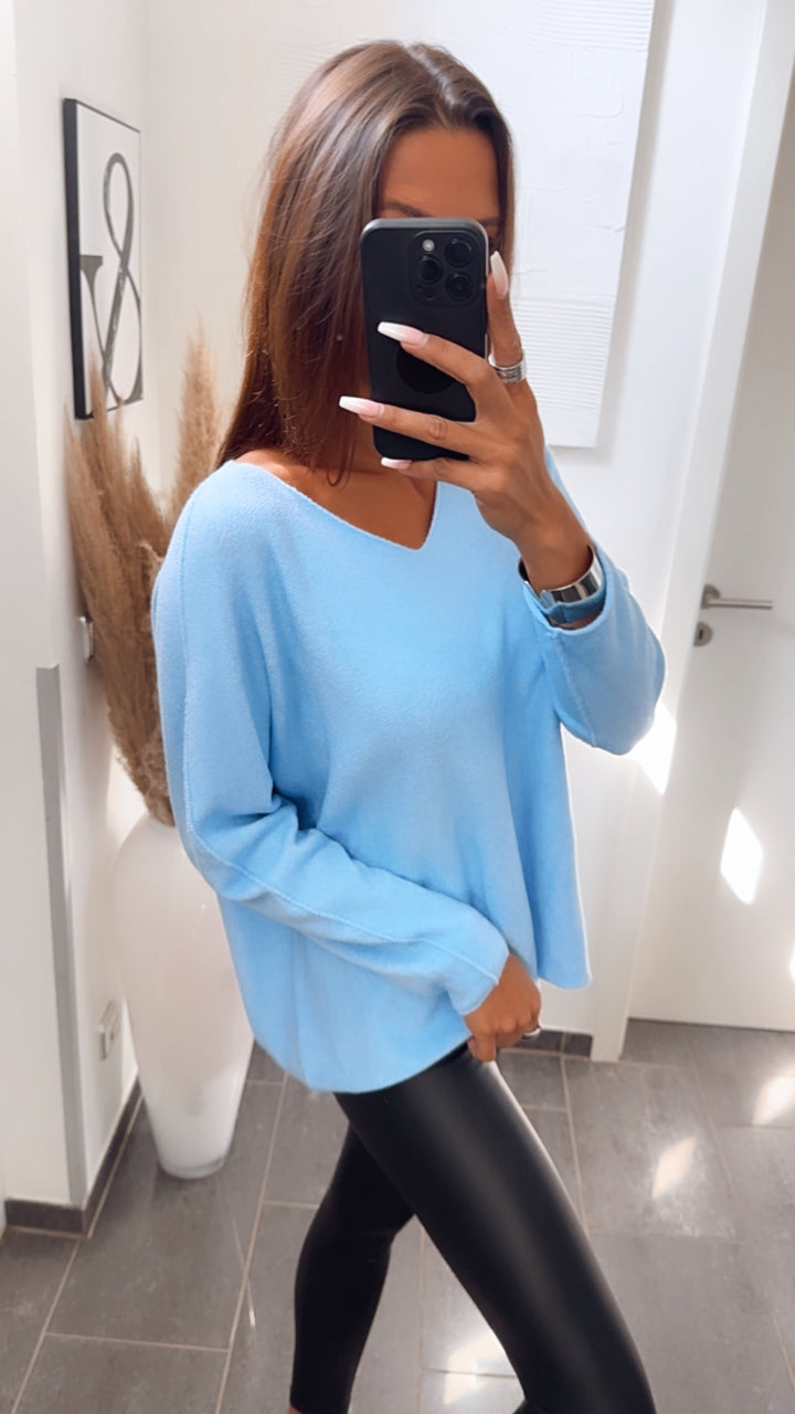 Leichter, super weicher Pullover, V-Ausschnitt / hell blau Art. 7084