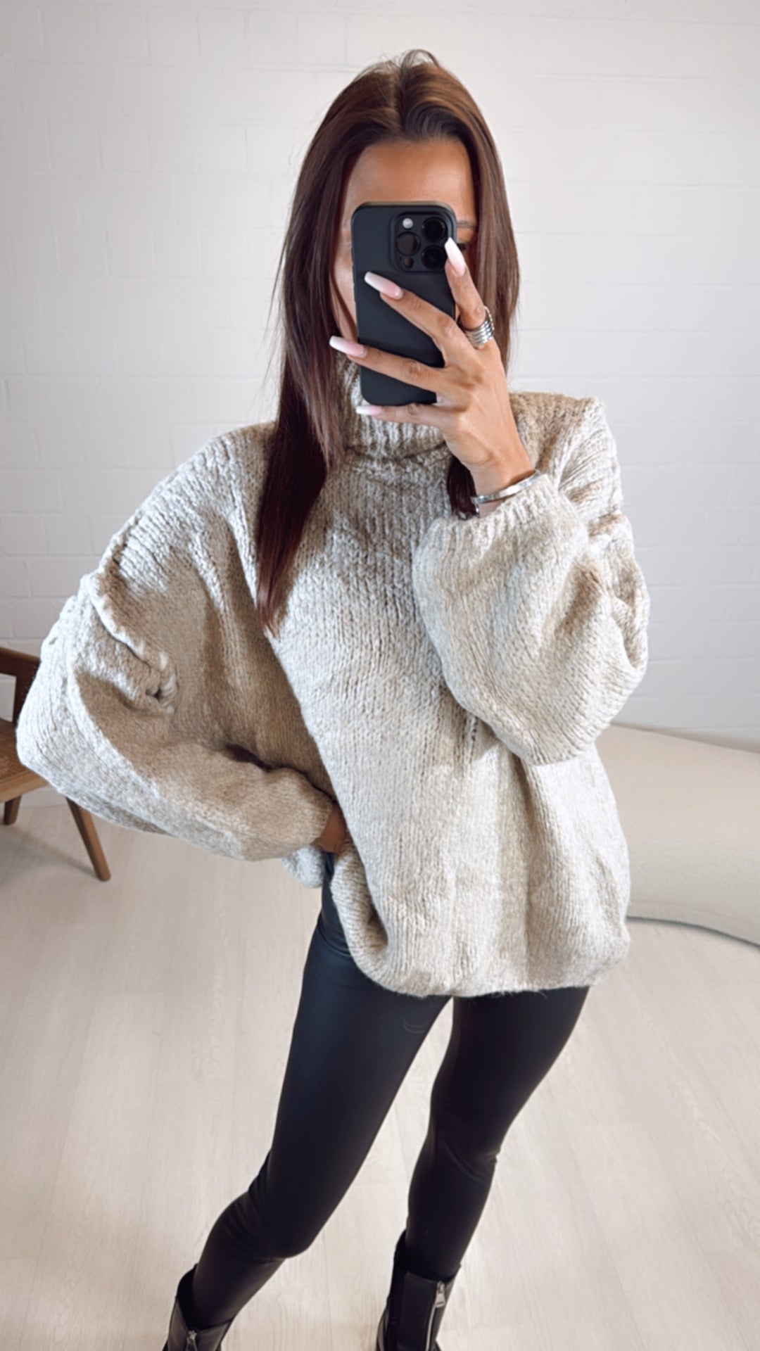 Rollkragen Pullover mit Akzenten / beige - weiss Art. 8152