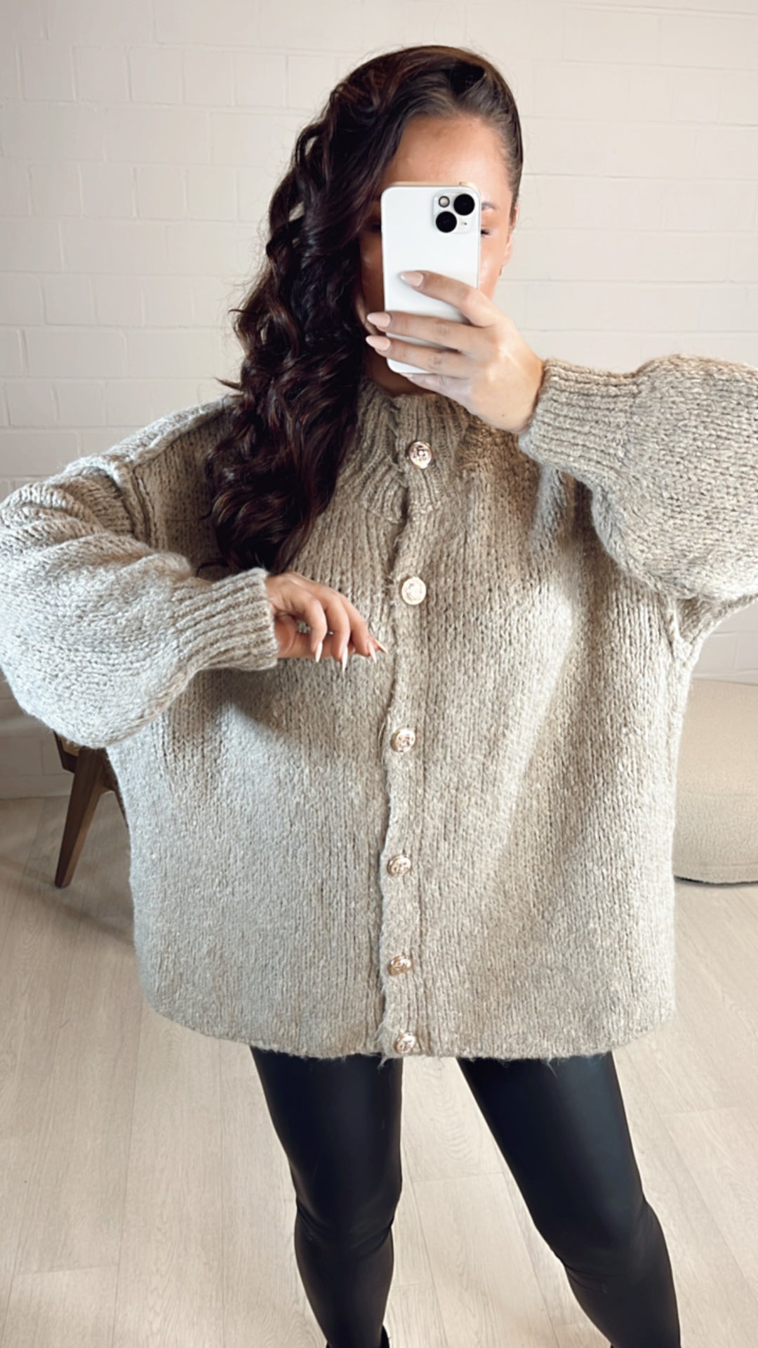 Kuschel Cardigan mit goldenen Knöpfen / beige Art. 5445