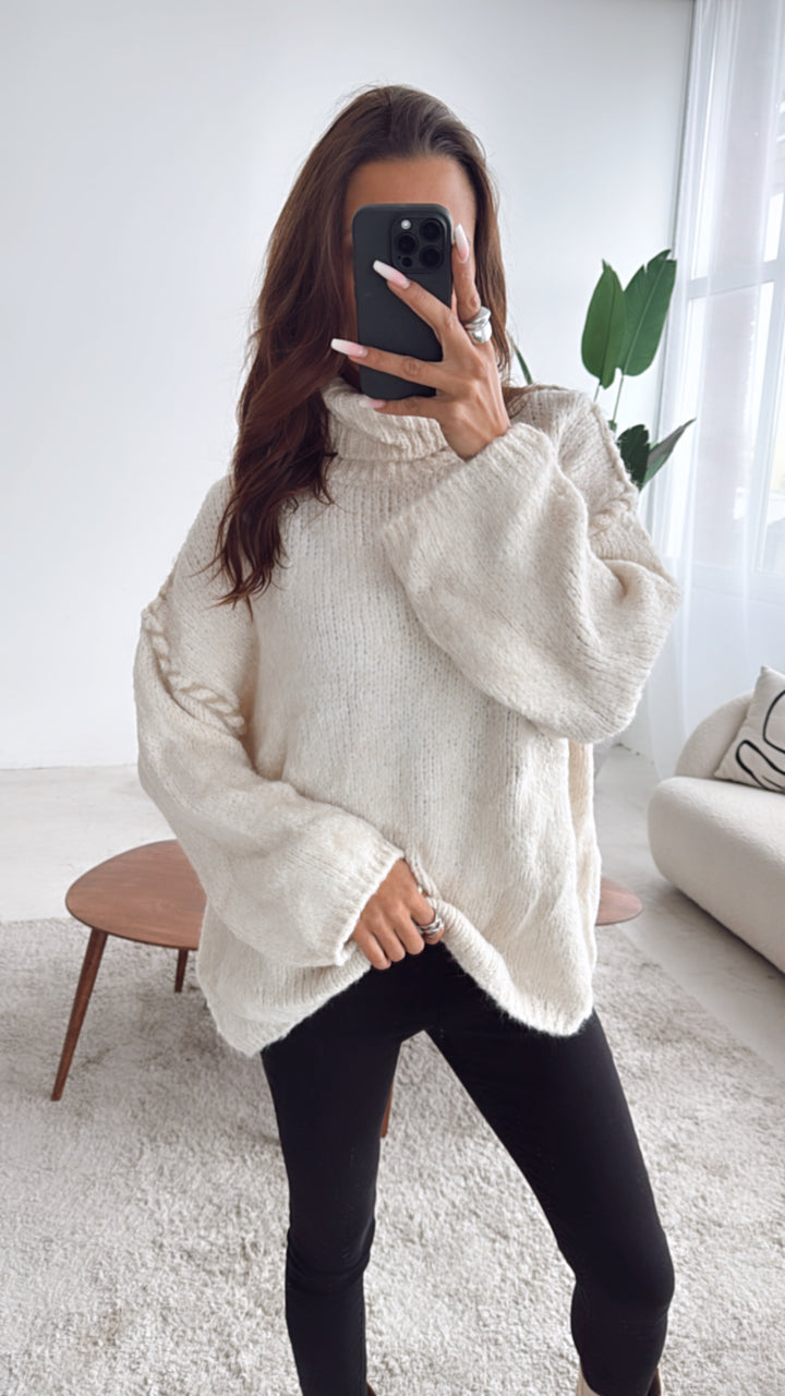 Rollkragen Pullover mit farblichen Akzenten / wollweiss - beige Art. 8153