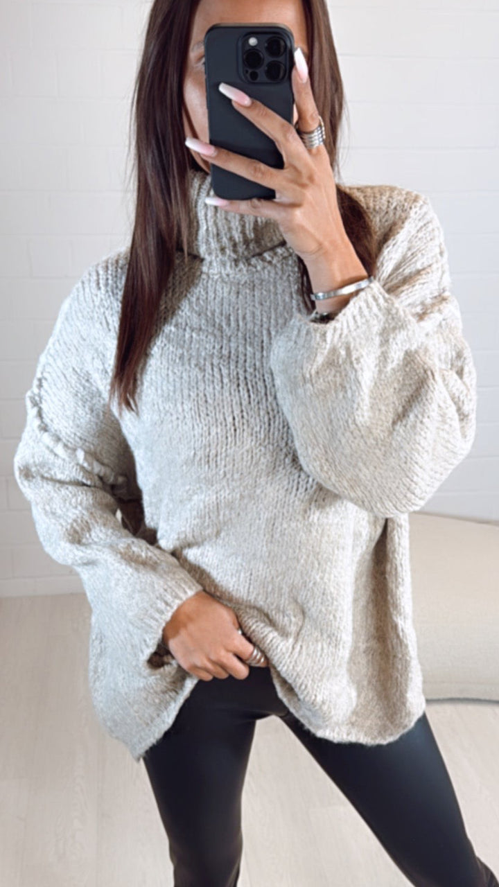 Rollkragen Pullover mit Akzenten / beige - weiss Art. 8152