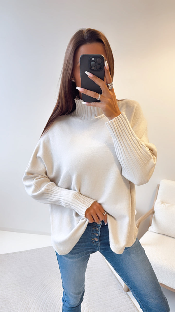 weicher Pullover mit geripptem Stehkragen / beige Art. 8343