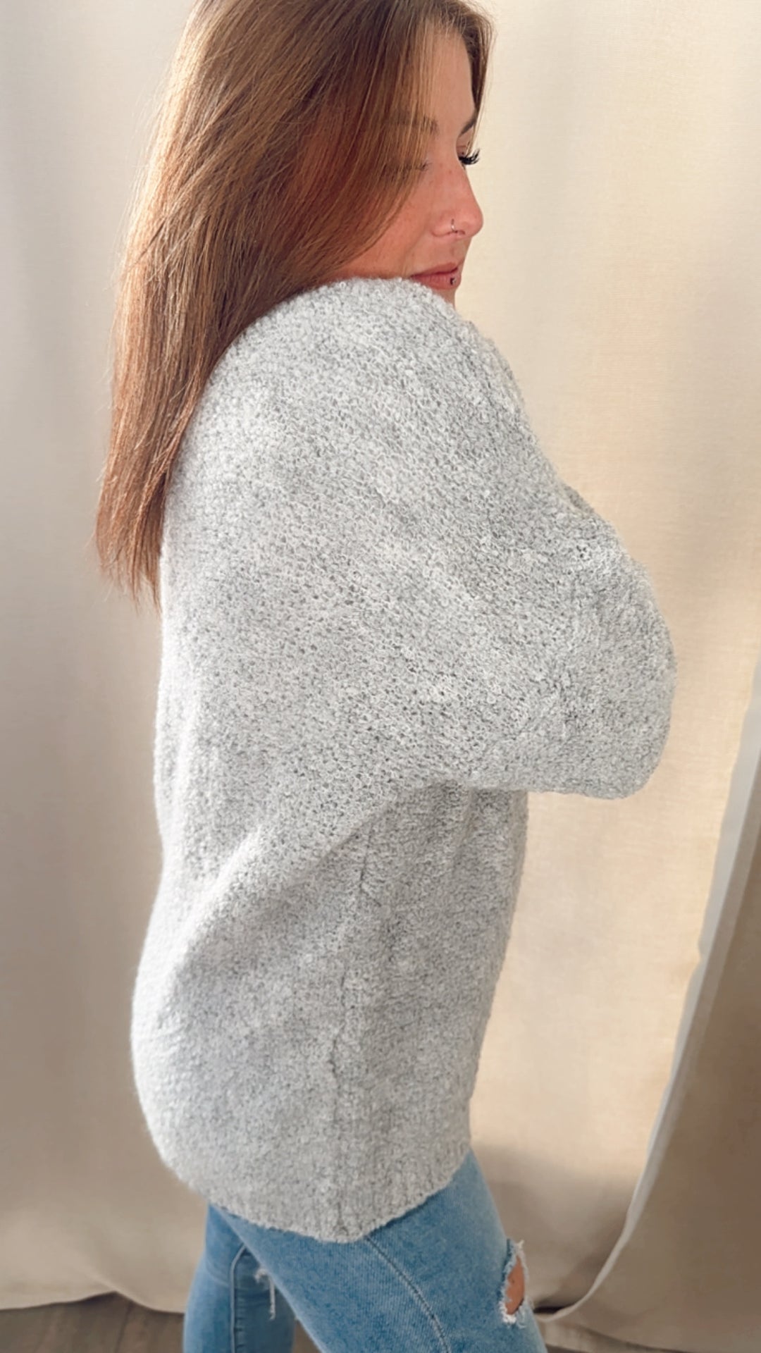 oversize Teddy Pullover mit drei goldenen Knöpfen / hell grau Art. 7619