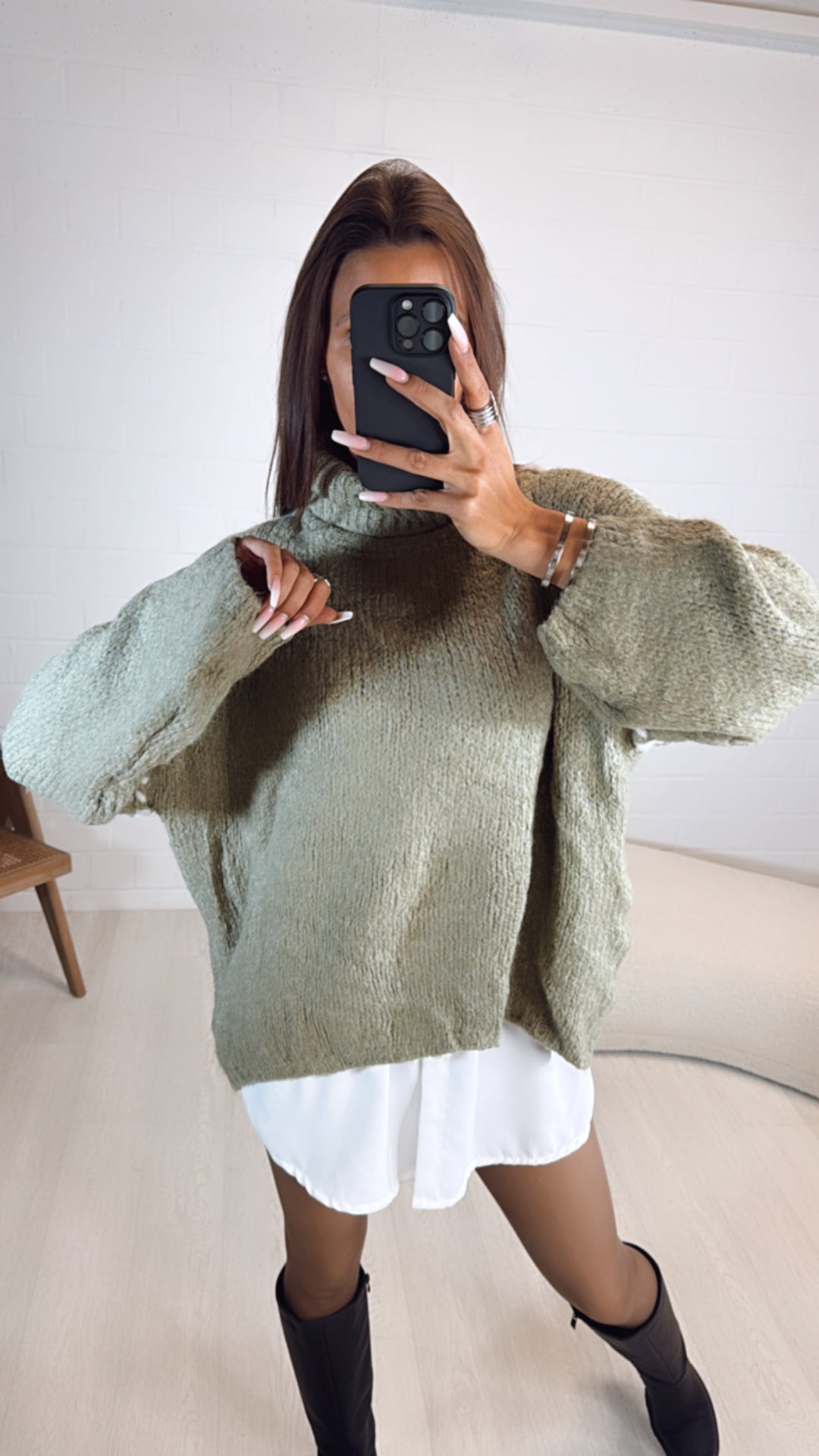 Rollkragen Pullover mit  Akzenten / khaki - weiss Art. 8155