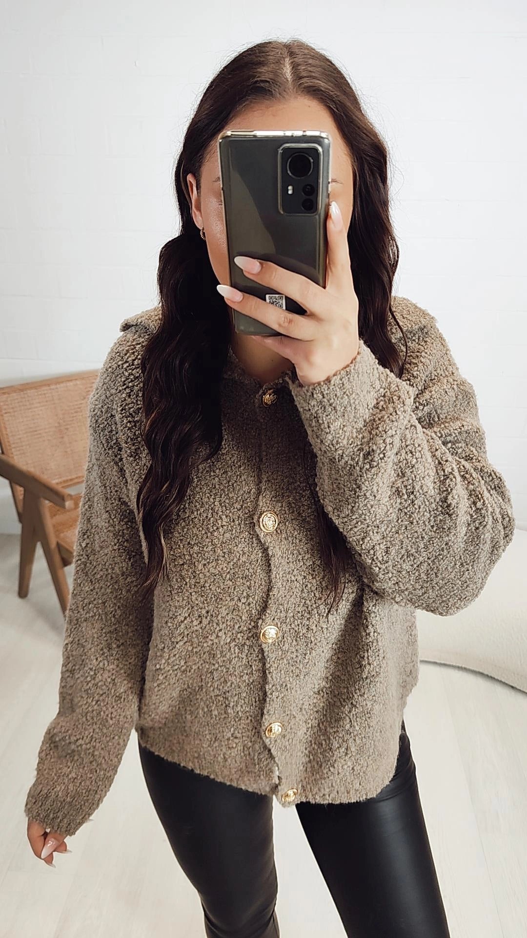 Teddy Cardigan, goldene Knöpfe, Kragen / taupe Art. 7930